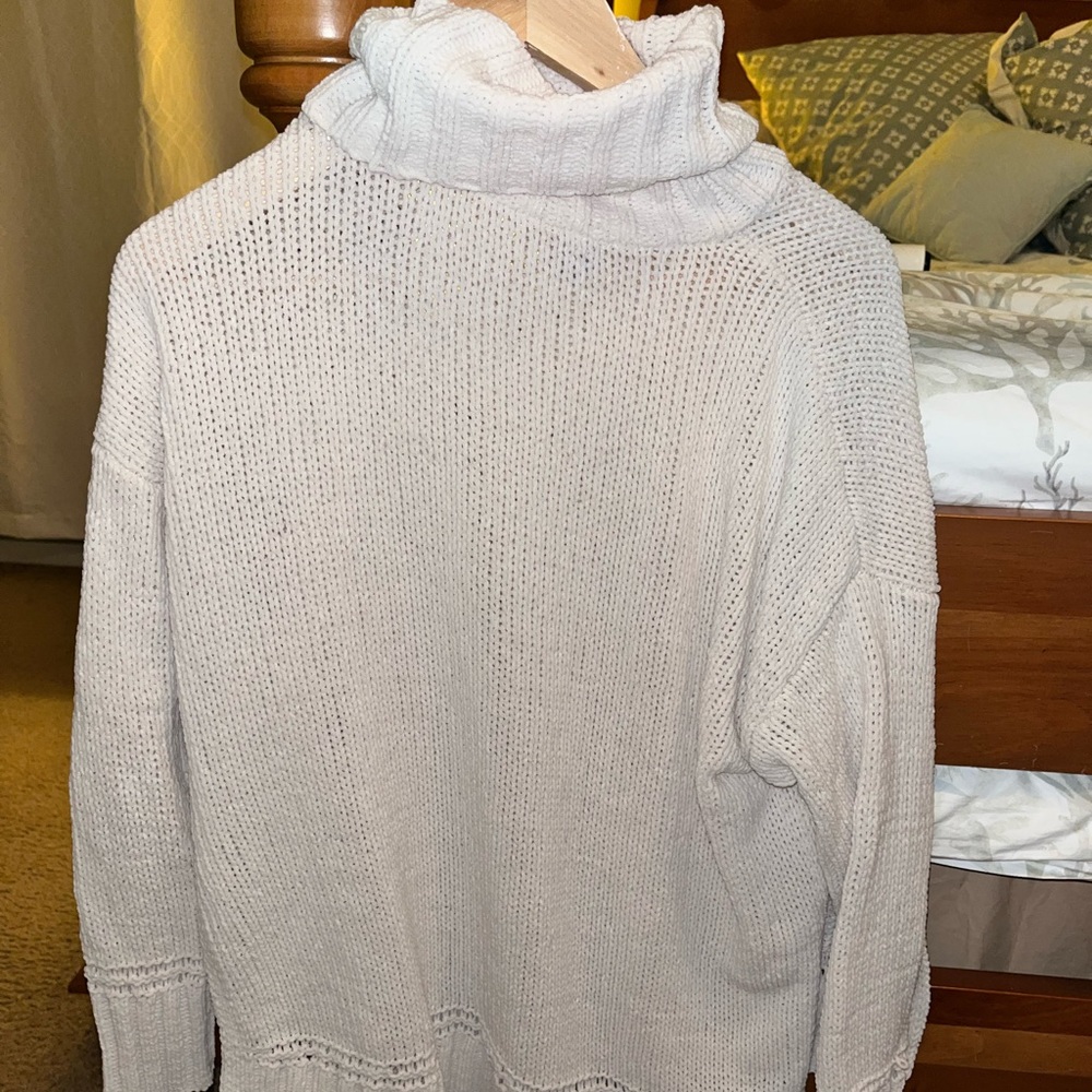 XS Aerie Turtleneck light weight sweater